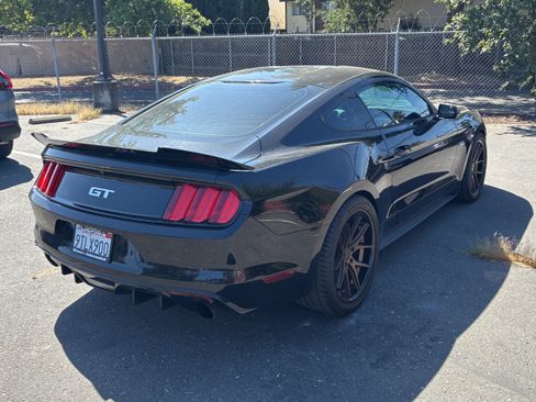 Used 2017 Ford Mustang GT RWD image 11