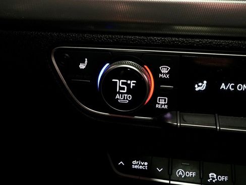 Used 2024 Audi Q5 2.0T Premium image 24