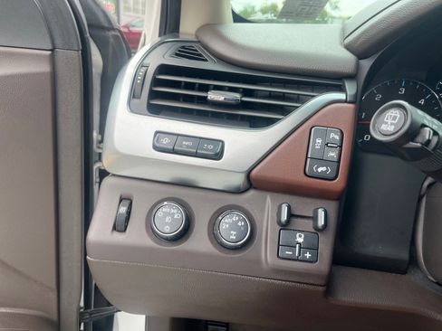 Used 2016 Chevrolet Suburban LTZ image 17