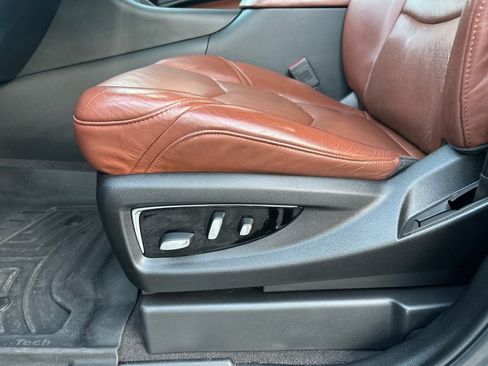 Used 2020 Cadillac Escalade Luxury image 25