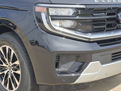 Used 2025 Ford Expedition Max Platinum AWD/4WD image 30