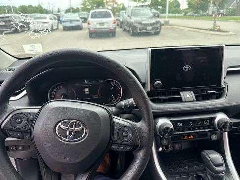 Used 2025 Toyota RAV4 XLE AWD/4WD image 16