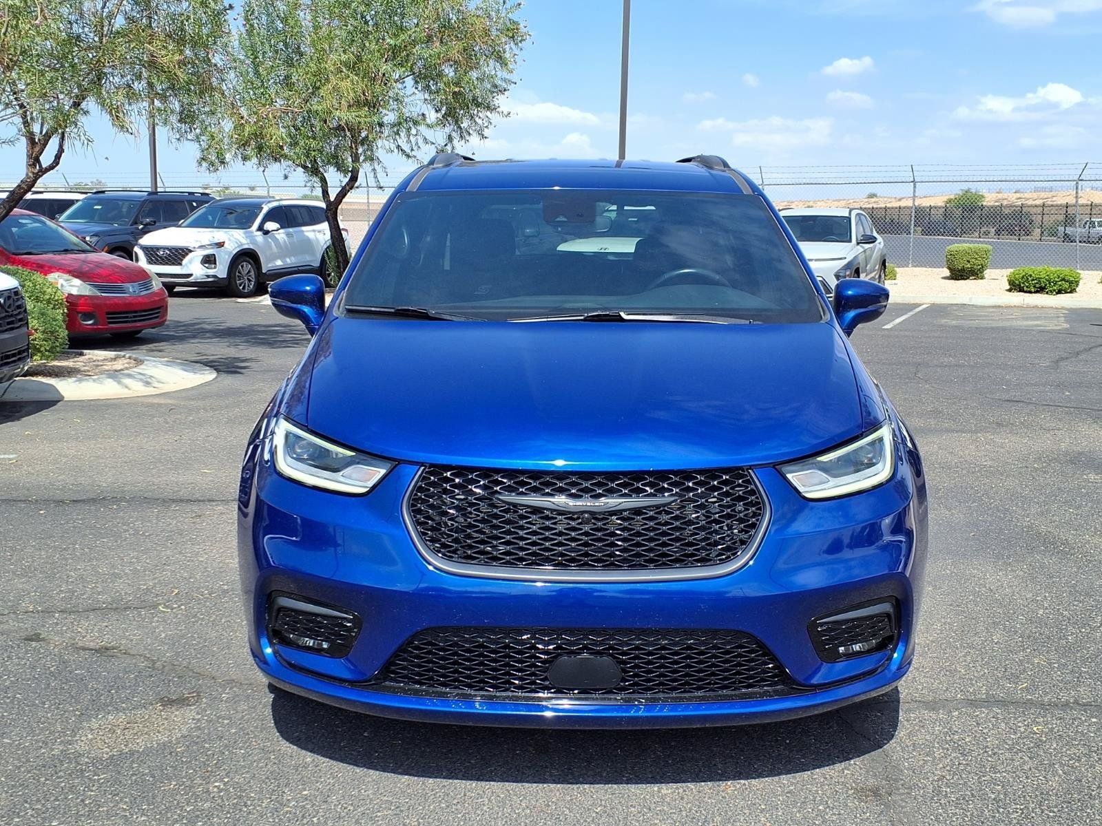 Used 2021 Chrysler Pacifica Touring w/ S Appearance Package FWD image 2