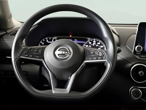 Used 2025 Nissan Sentra SV image 16