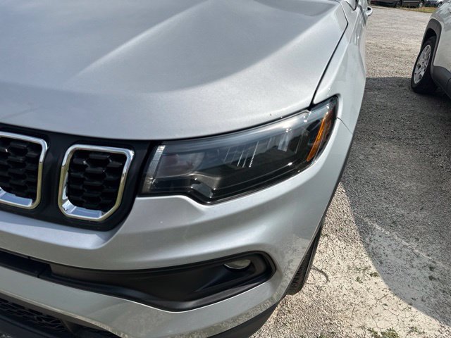 Used 2024 Jeep Compass Latitude AWD/4WD image 3