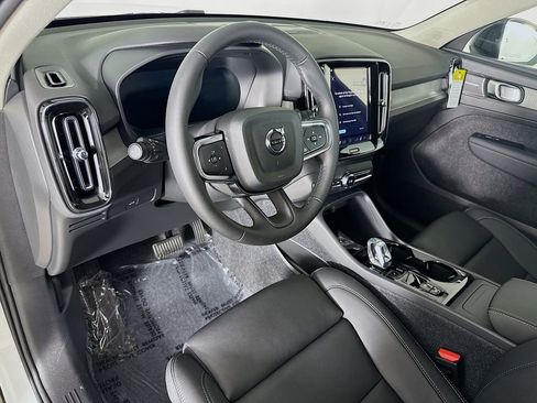 New 2026 Volvo XC40 B5 Ultra w/ Climate Package AWD/4WD image 9