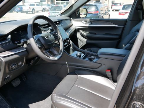 New 2025 Jeep Grand Cherokee L Limited w/ Black Appearance Package AWD/4WD image 6