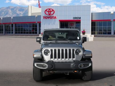Used 2018 Jeep Wrangler Unlimited Sahara image 2