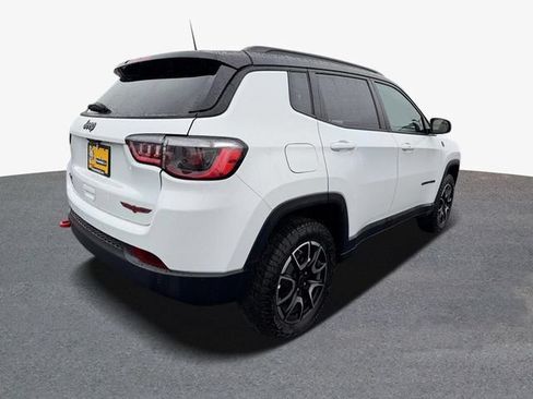 Used 2026 Jeep Compass Trailhawk AWD/4WD image 3