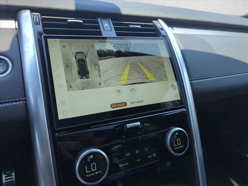 Certified 2024 Land Rover Discovery Dynamic SE image 27