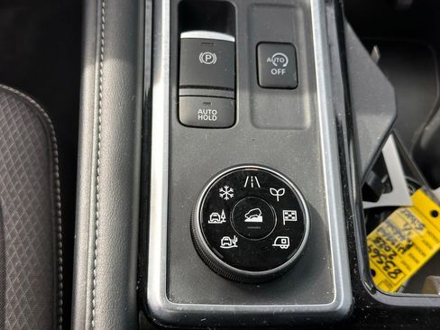 Used 2025 Nissan Pathfinder SV AWD/4WD image 31