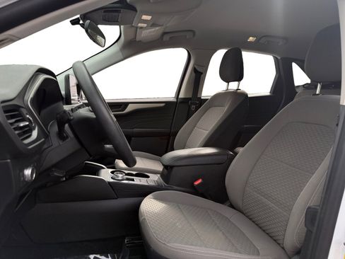 Used 2022 Ford Escape SE image 9