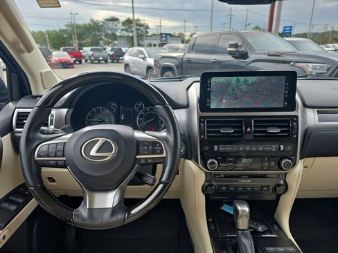 Used 2023 Lexus GX 460 Luxury w/ Sport Design Package AWD/4WD image 15