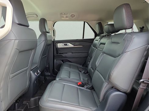 Used 2025 Ford Explorer Active w/ Active Comfort Package AWD/4WD image 11