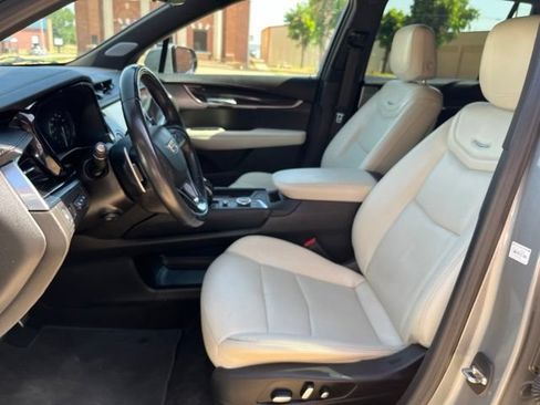 Used 2023 Cadillac XT6 Sport w/ Technology Package AWD/4WD image 13