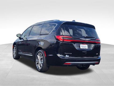New 2026 Chrysler Pacifica Pinnacle image 5