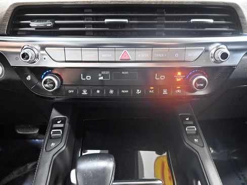 Used 2021 Kia Telluride EX w/ EX Premium Package AWD/4WD image 16