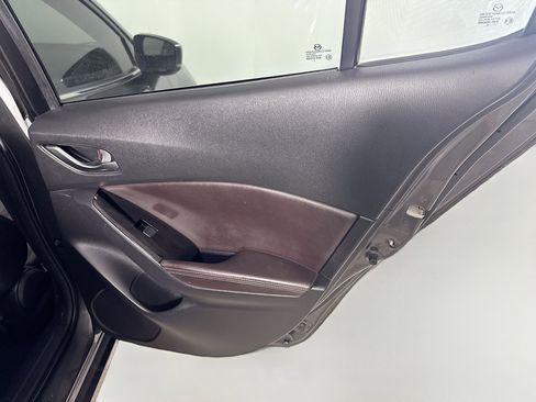 Used 2018 MAZDA MAZDA3 Touring image 28