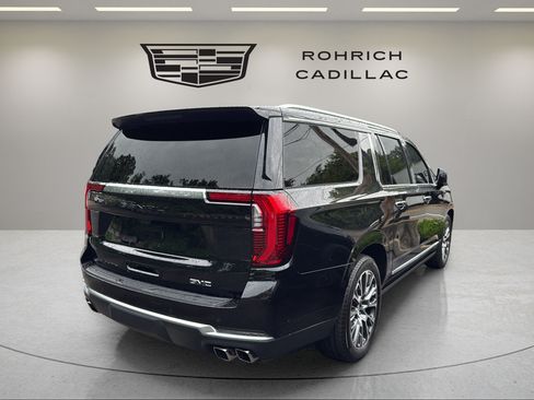 Used 2026 GMC Yukon XL Denali w/ Denali Reserve Package AWD/4WD image 3