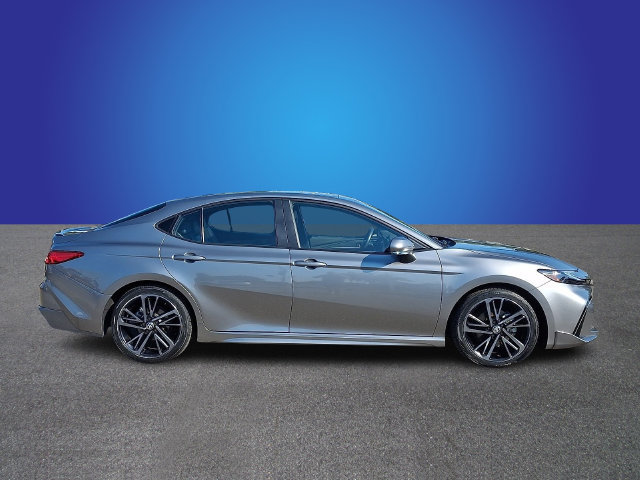 Used 2025 Toyota Camry XSE FWD image 5