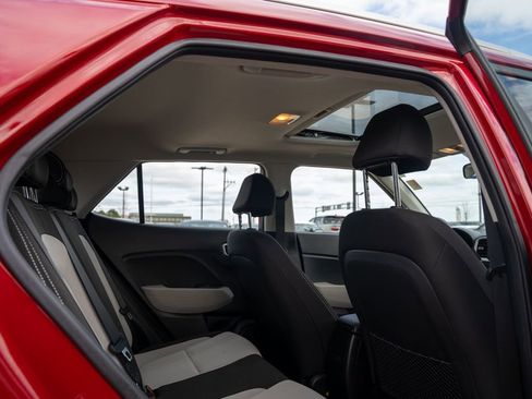 Certified 2022 Hyundai Venue SEL image 14