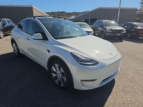Used 2021 Tesla Model Y Long Range AWD/4WD image 7