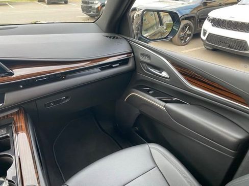 Used 2022 Cadillac Escalade ESV Luxury image 37
