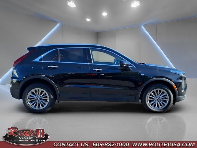 Used 2025 Cadillac XT4 Premium Luxury AWD/4WD image 2