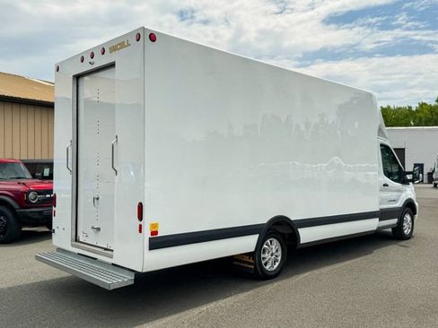 Used 2023 Ford E-Transit RWD image 3