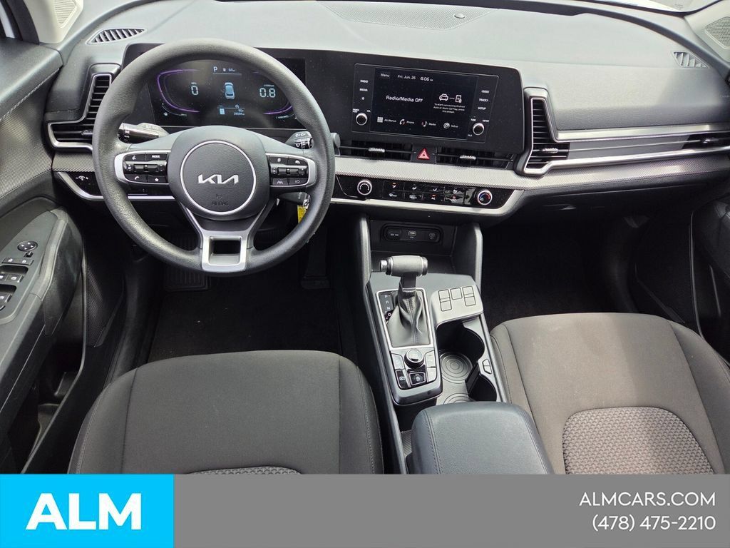 Used 2025 Kia Sportage LX FWD image 8