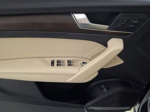 Used 2024 Audi Q5 e Prestige w/ Prestige Package image 11