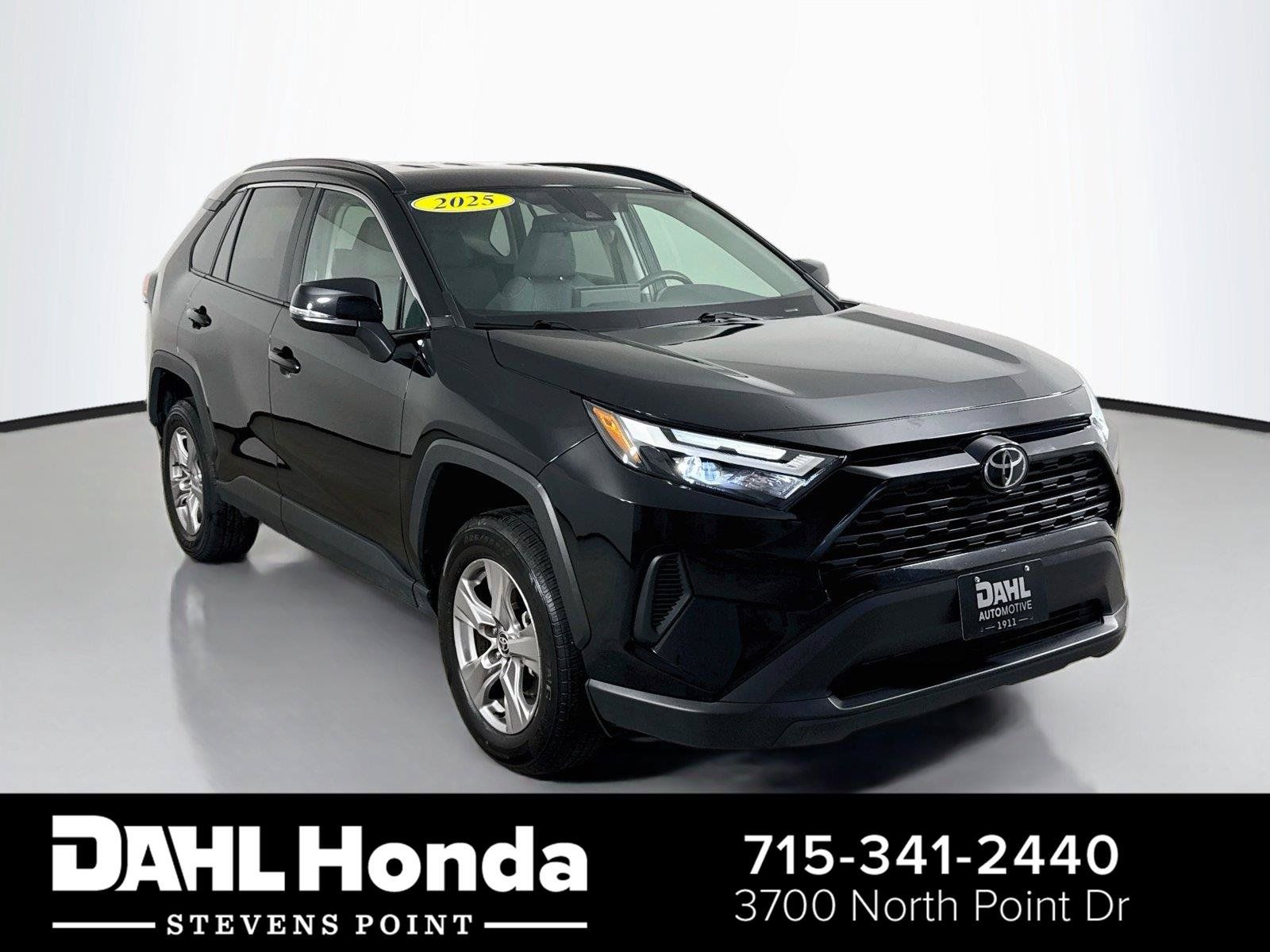 Used 2025 Toyota RAV4 XLE AWD/4WD image 1