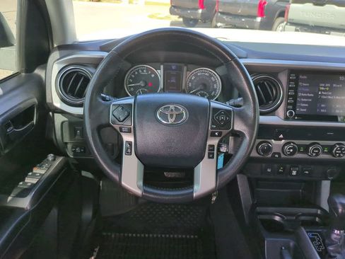 Certified 2020 Toyota Tacoma SR5 AWD/4WD image 15