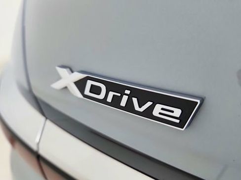 Used 2025 BMW 740i xDrive 740i xDrive w/ Premium Package image 18