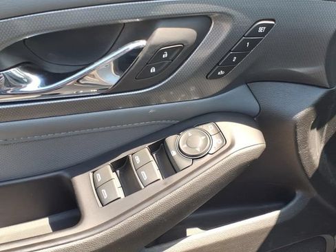 Used 2018 Chevrolet Traverse Premier w/ LPO, Floor Liner Package AWD/4WD image 12