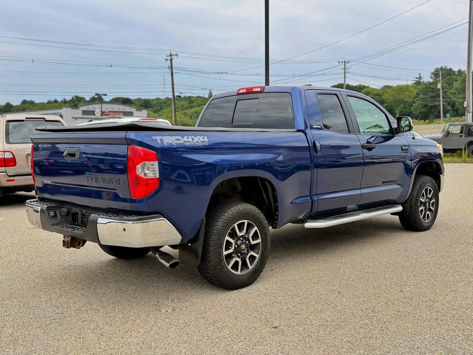 Used 2015 Toyota Tundra Limited w/ Limited Premium Package AWD/4WD image 11