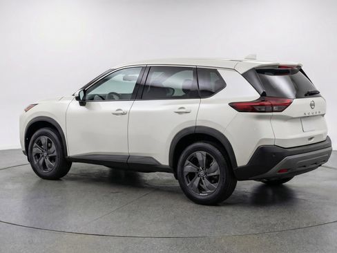 Used 2025 Nissan Rogue SV image 6