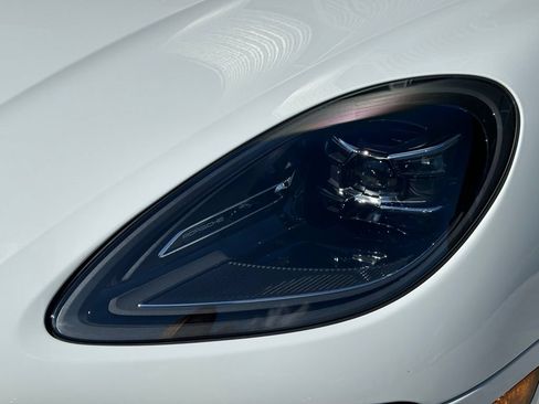 Certified 2026 Porsche Macan AWD/4WD image 13