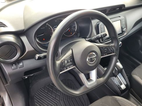 Used 2019 Nissan Kicks S image 25