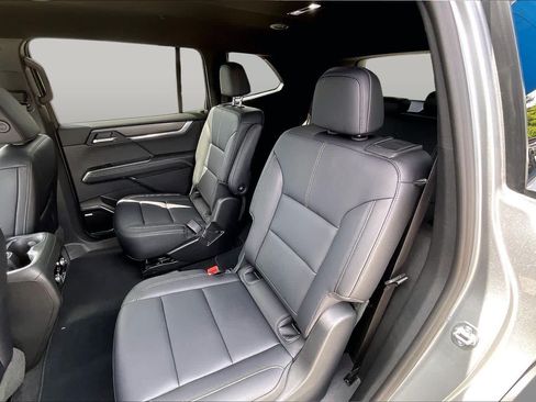 Used 2026 GMC Acadia Elevation w/ Elevation Premium Package FWD image 20