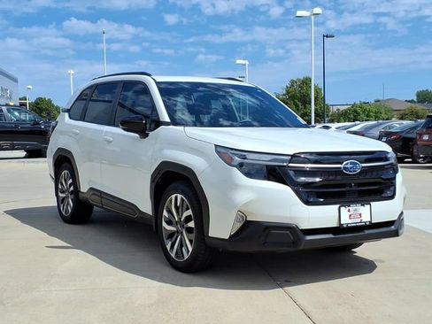 Certified 2025 Subaru Forester Touring AWD/4WD image 3