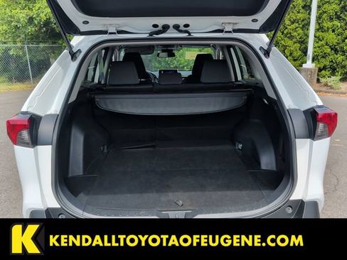 Used 2025 Toyota RAV4 XLE AWD/4WD image 20