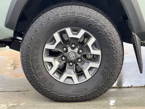 Used 2023 Toyota Tacoma TRD Off-Road w/ TRD Premium Off Road Package image 25