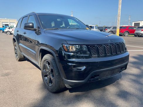 Used 2020 Jeep Grand Cherokee Laredo AWD/4WD image 1