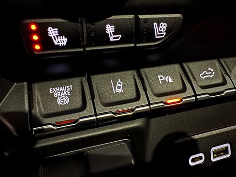 Used 2020 Chevrolet Silverado 2500 High Country w/ Technology Package image 34