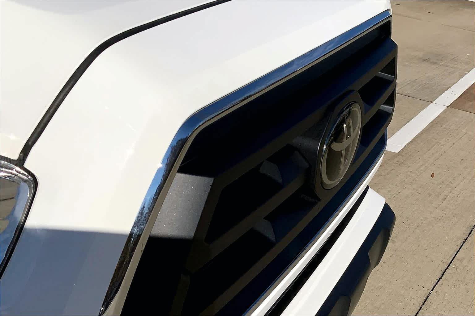 Used 2020 Toyota Tacoma SR5 AWD/4WD image 31