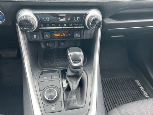 Used 2020 Toyota RAV4 XLE w/ Convenience Package AWD/4WD image 12