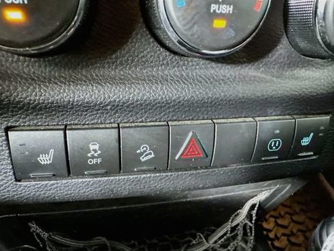 Used 2013 Jeep Wrangler Unlimited Sahara w/ Connectivity Group AWD/4WD image 23