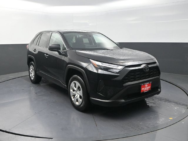 Used 2025 Toyota RAV4 LE AWD/4WD image 10