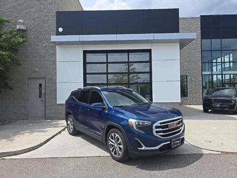 Used 2020 GMC Terrain SLT w/ GMC Pro Grade Package AWD/4WD image 2